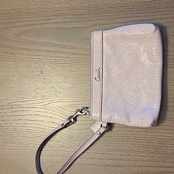 COACH Wristlet light purple.  It "Sparkles" - Picture 1 of 2